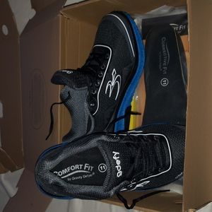 Mens gdefy tennis shoes new in box never worn